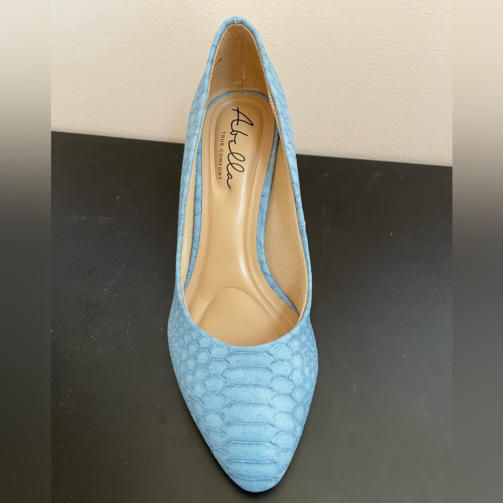 Brand new Abella Galaxy pump size 5.5 in the box